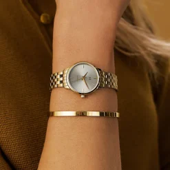 Women MVMT Round|Shop All^Avenue II