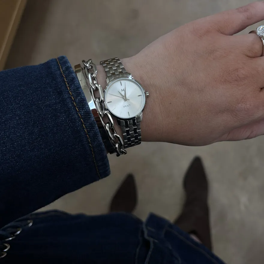 Women MVMT Round|Shop All^Avenue II